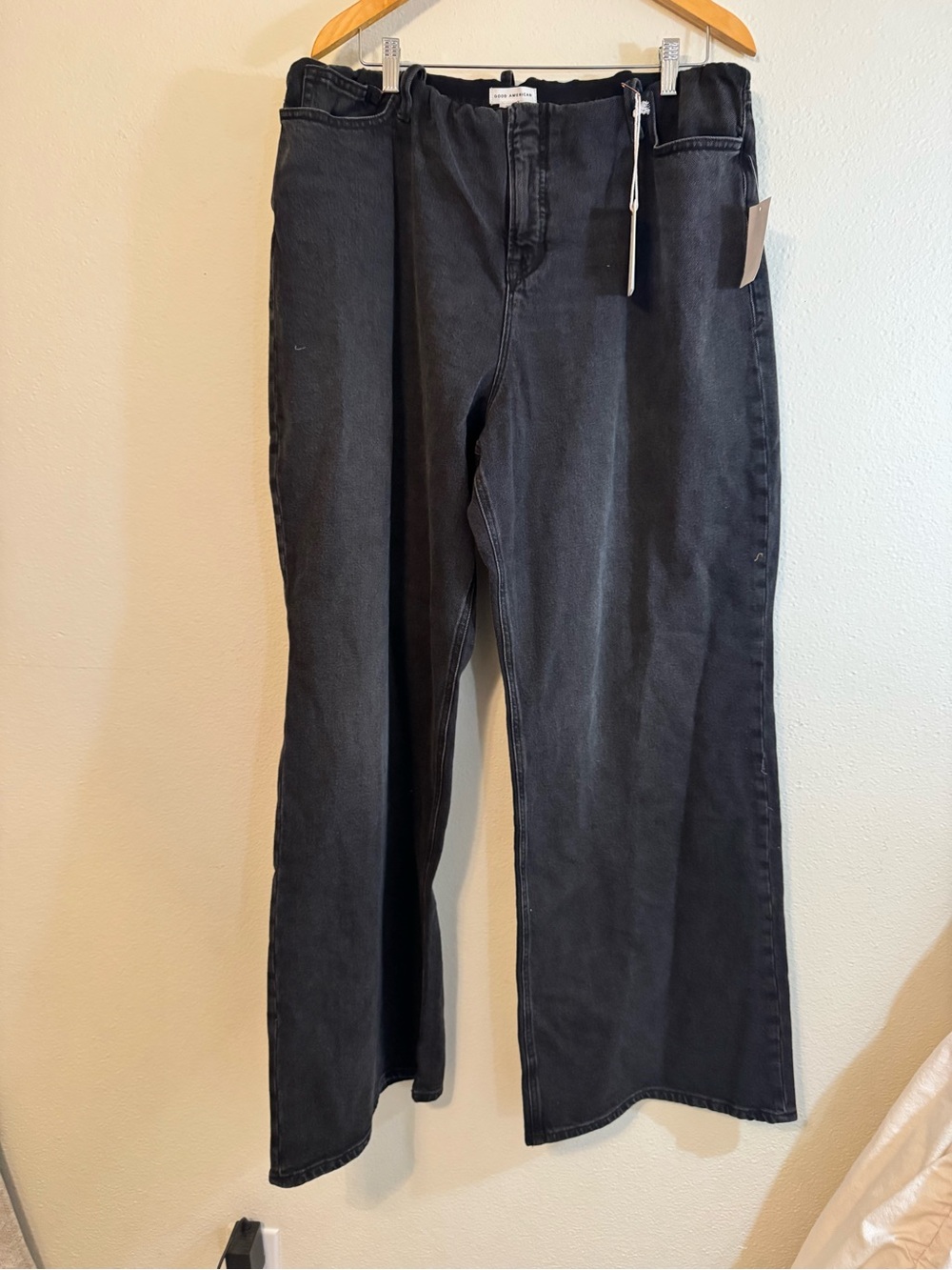 Good American Black Wide-Leg Pull-On jeans - Picture 3 of 7